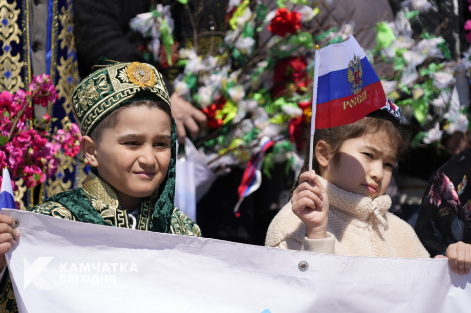Тысячи камчатцев вышли на первомайское шествие на площади Ленина (фоторепортаж). Фото: ИА «Камчатка». Фотография 45