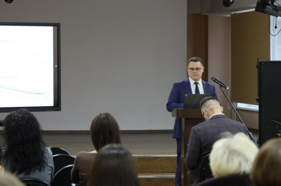 Зампред правительства Камчатки отчитался перед жителями о работе за 2025 год. Фото: kamgov.ru